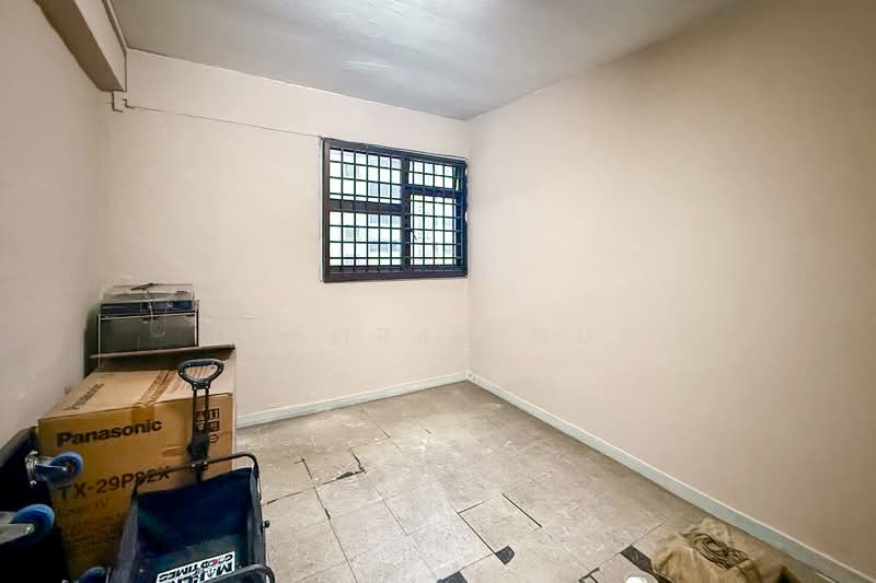 15 Telok Blangah Crescent HDB Flat For Sale at S$ 380,000 | PropertyGuru Singapore - Bedroom 2
