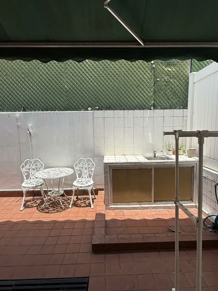 Lorong Gambir, Lorong Gambir, Room Rental, 180 sqft, Terraced House For Rent, by Valerie Jin, 500090562 - Yard - PropertyGuru.com.sg