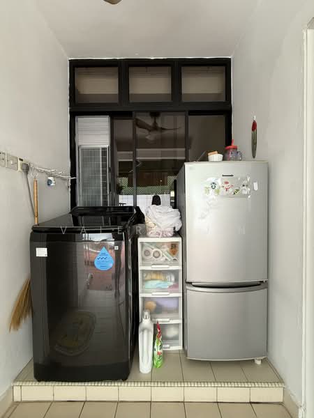 Lorong Gambir, Lorong Gambir, Room Rental, 180 sqft, Terraced House For Rent, by Valerie Jin, 500090562 - Laundry area - PropertyGuru.com.sg