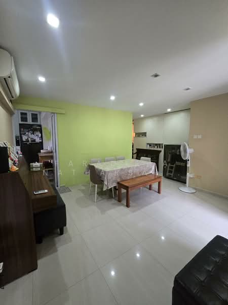 88 Telok Blangah Heights HDB Flat For Sale at S$ 890,000 | PropertyGuru Singapore - Dining Room