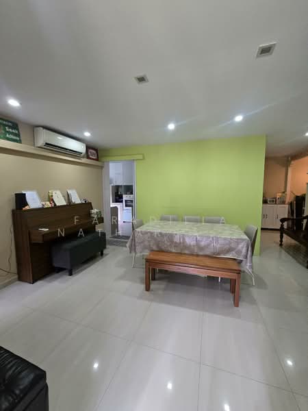 88 Telok Blangah Heights HDB Flat For Sale at S$ 890,000 | PropertyGuru Singapore - Dining Room