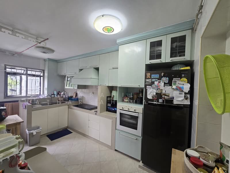 88 Telok Blangah Heights HDB Flat For Sale at S$ 890,000 | PropertyGuru Singapore - Kitchen