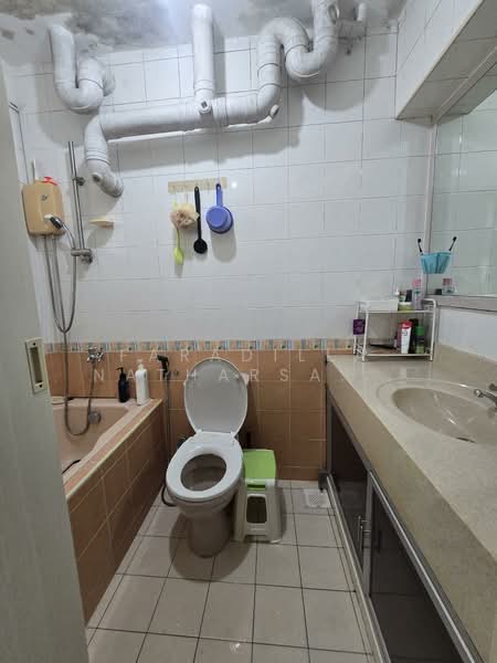 88 Telok Blangah Heights HDB Flat For Sale at S$ 890,000 | PropertyGuru Singapore - Bathroom