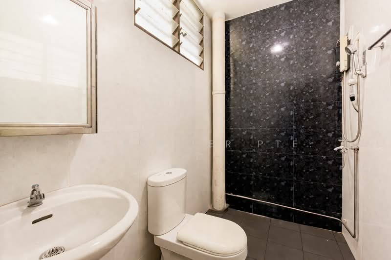 786D Woodlands Drive 60 HDB Flat For Sale at S$ 630,000 | PropertyGuru Singapore - Bathroom