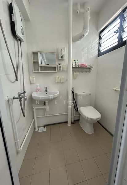 224 Yishun Street 21 HDB Flat For Sale at S$ 420,000 | PropertyGuru Singapore - Bathroom