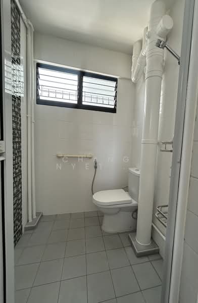 224 Yishun Street 21 HDB Flat For Sale at S$ 420,000 | PropertyGuru Singapore - Bathroom