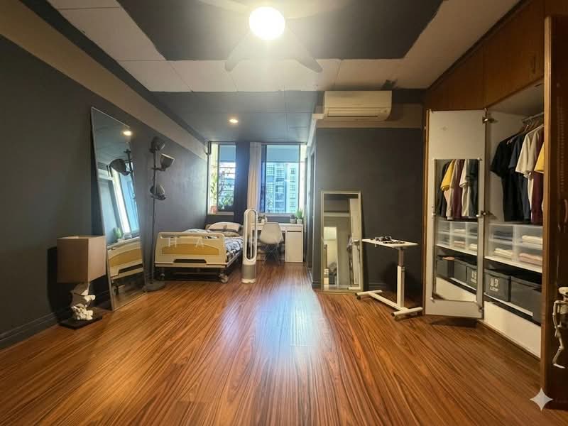 Mandalay Towers Condominium For Sale at S$ 4,180,000 | PropertyGuru Singapore - Bedroom