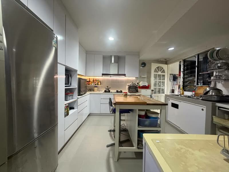 Mandalay Towers Condominium For Sale at S$ 4,180,000 | PropertyGuru Singapore - Kitchen