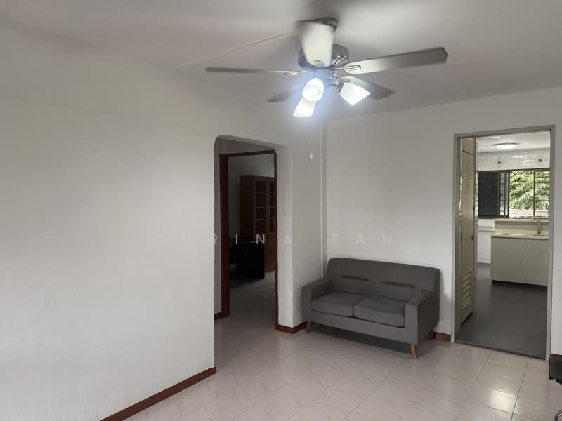 501 Hougang Avenue 8 HDB Flat For Sale at S$ 480,000 | PropertyGuru Singapore - Living Room