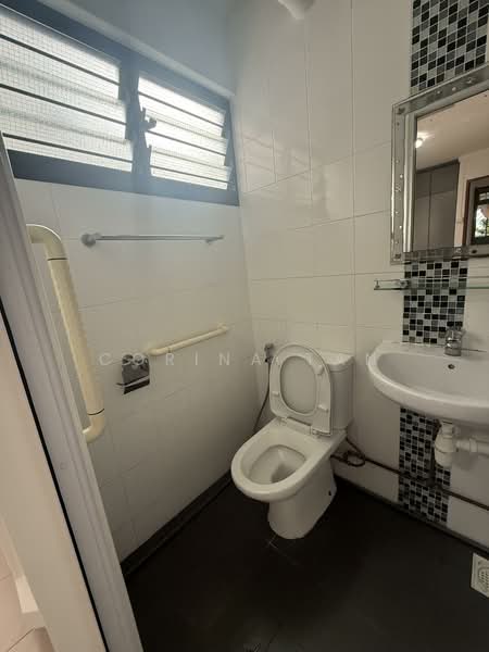 501 Hougang Avenue 8 HDB Flat For Sale at S$ 480,000 | PropertyGuru Singapore - Bathroom