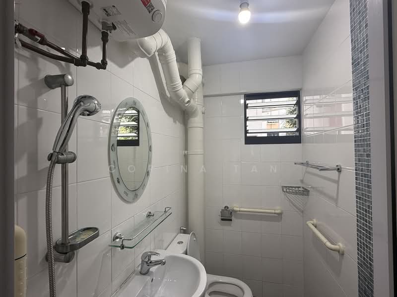 501 Hougang Avenue 8 HDB Flat For Sale at S$ 480,000 | PropertyGuru Singapore - Bathroom