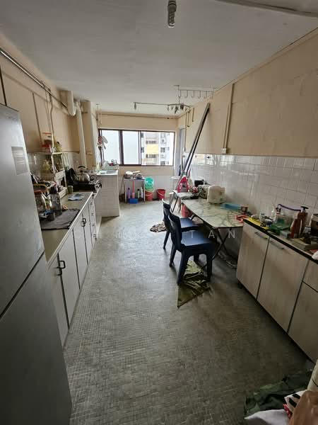443 Ang Mo Kio Avenue 10 HDB Flat For Sale at S$ 488,000 | PropertyGuru Singapore - Kitchen
