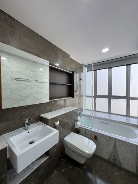 The Parc Condominium, 15 West Coast Walk, 2 Bedrooms, 980 sqft, Condominium For Rent, by Kayla Wong, 500090593 - Bathroom - PropertyGuru.com.sg