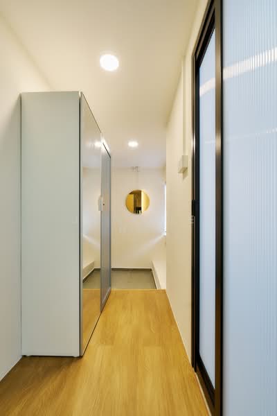 Newly Renovated! Super location in Tiong Bahru, Moh Guan, Studio, 300 sqft, Walk-up Apartment For Rent, by Janelle Ho, 500090595 - Corridor - PropertyGuru.com.sg