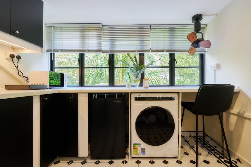 Newly Renovated! Super location in Tiong Bahru, Moh Guan, Studio, 300 sqft, Walk-up Apartment For Rent, by Janelle Ho, 500090595 - Kitchen - PropertyGuru.com.sg