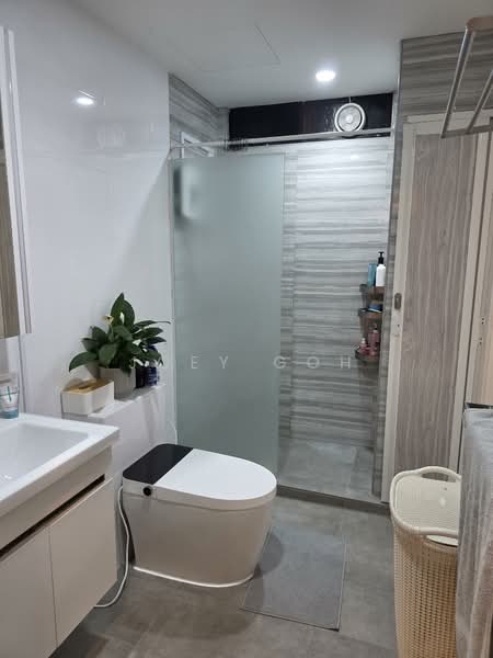 Loyang Valley Condominium For Sale at S$ 1,880,000 | PropertyGuru Singapore - Bathroom