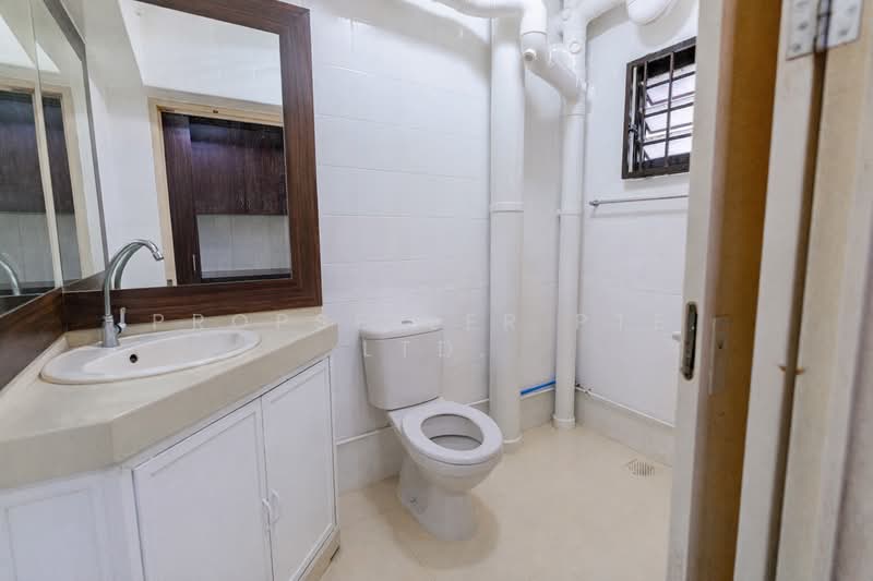 183A Rivervale Crescent HDB Flat For Sale at S$ 600,000 | PropertyGuru Singapore - Bathroom