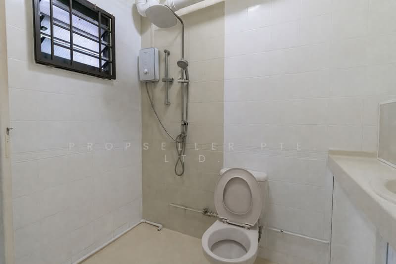 183A Rivervale Crescent HDB Flat For Sale at S$ 600,000 | PropertyGuru Singapore - Bathroom