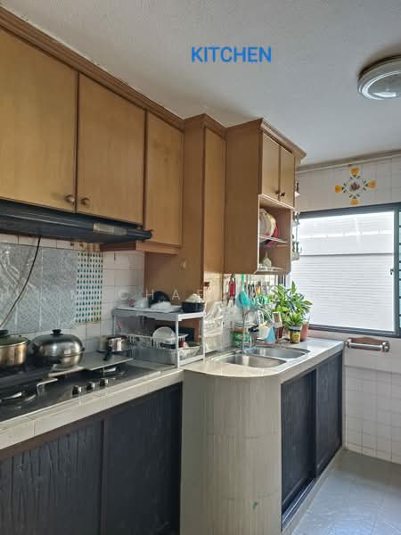 252 Bukit Batok East Avenue 5 HDB Flat For Sale at S$ 418,000 | PropertyGuru Singapore - Kitchen