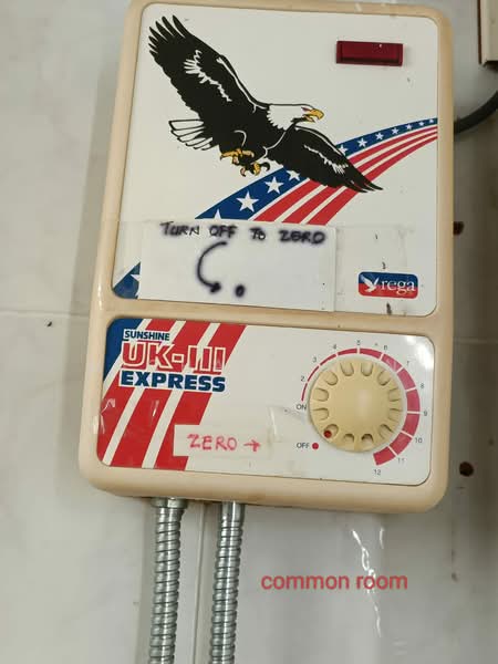 252 Bukit Batok East Avenue 5 HDB Flat For Sale at S$ 418,000 | PropertyGuru Singapore - Living Room