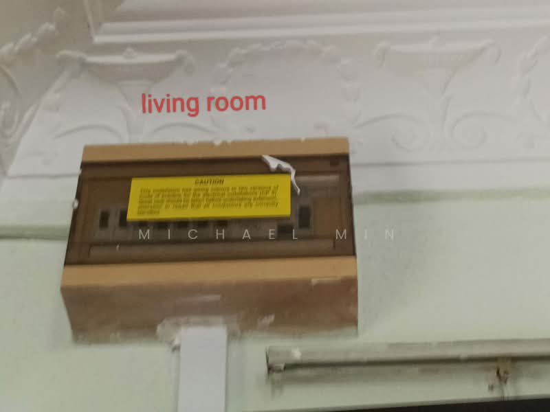 252 Bukit Batok East Avenue 5 HDB Flat For Sale at S$ 418,000 | PropertyGuru Singapore - Living Room