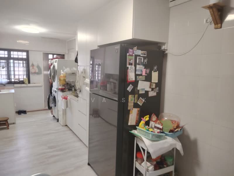 131 Ang Mo Kio Avenue 3 HDB Flat For Sale at S$ 680,000 | PropertyGuru Singapore - Kitchen