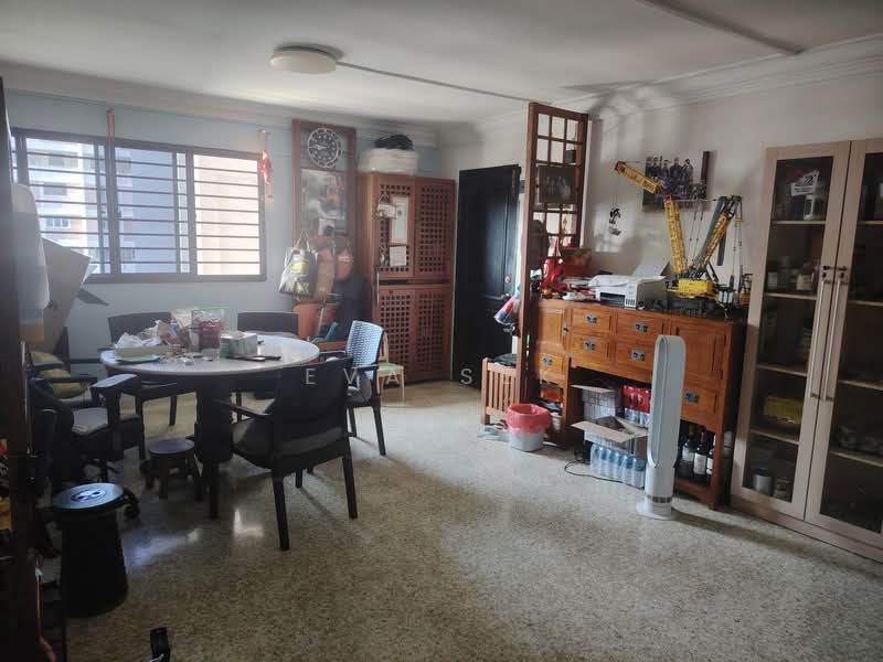 131 Ang Mo Kio Avenue 3 HDB Flat For Sale at S$ 680,000 | PropertyGuru Singapore - Living Room
