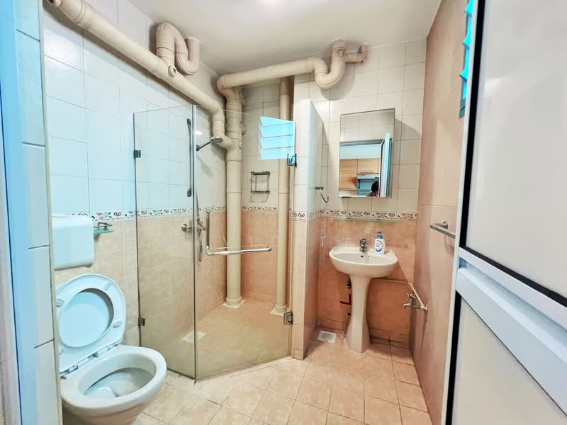 186 Punggol Central HDB Flat For Sale at S$ 919,999 | PropertyGuru Singapore - Bathroom