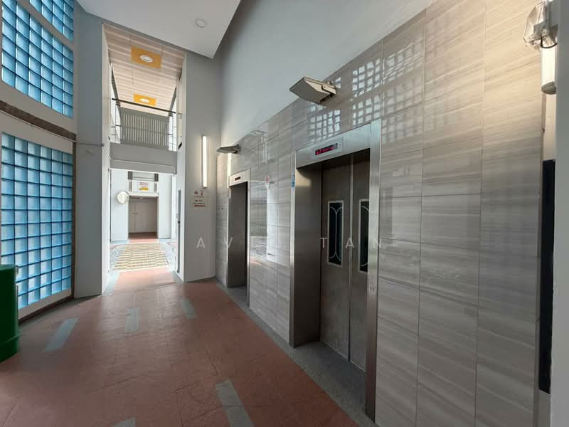 186 Punggol Central HDB Flat For Sale at S$ 919,999 | PropertyGuru Singapore - Corridor