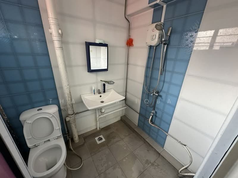 395 Yishun Ring Road HDB Flat For Sale at S$ 525,000 | PropertyGuru Singapore - Bathroom