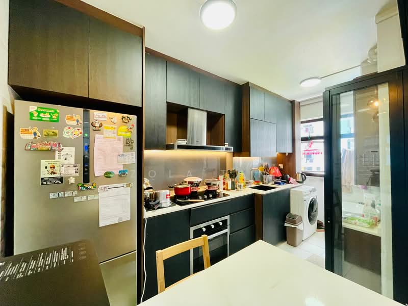 513 Wellington Circle HDB Flat For Sale at S$ 350,000 | PropertyGuru Singapore - Kitchen