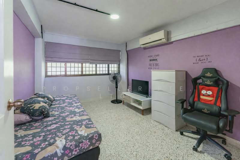 15 Hougang Avenue 3 HDB Flat For Sale at S$ 440,000 | PropertyGuru Singapore - Bedroom
