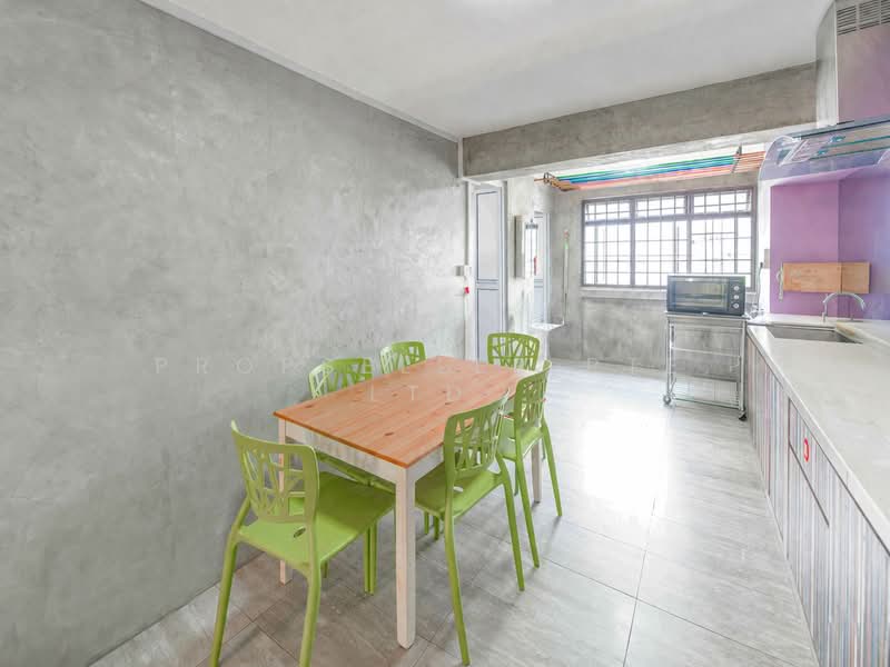 15 Hougang Avenue 3 HDB Flat For Sale at S$ 440,000 | PropertyGuru Singapore - Dining Room