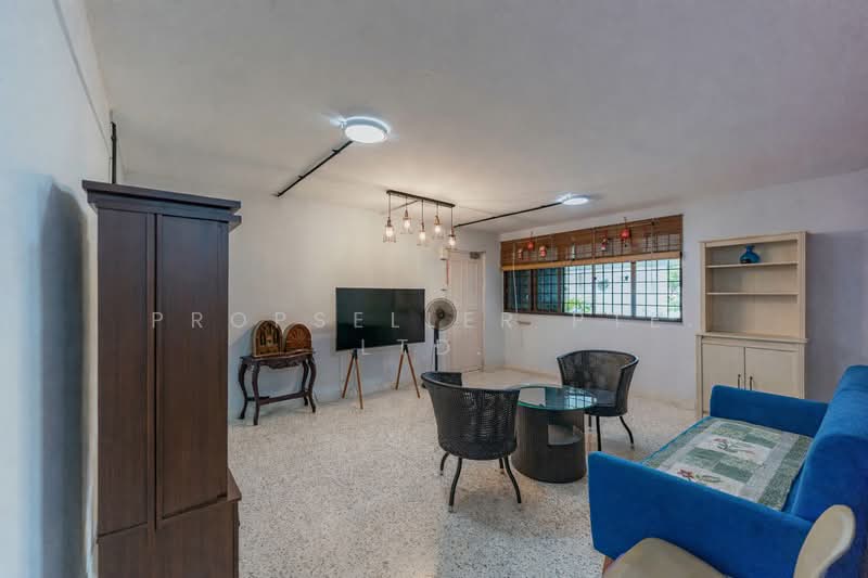 15 Hougang Avenue 3 HDB Flat For Sale at S$ 440,000 | PropertyGuru Singapore - Living Room