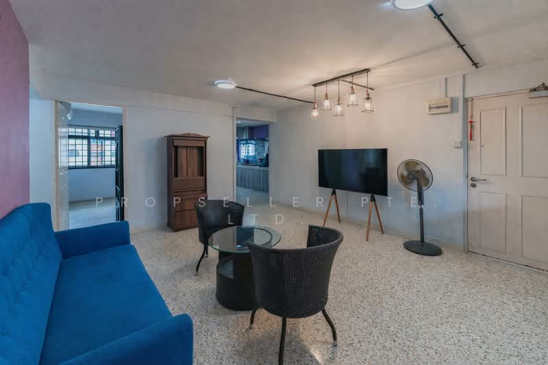 15 Hougang Avenue 3 HDB Flat For Sale at S$ 440,000 | PropertyGuru Singapore - Living Room
