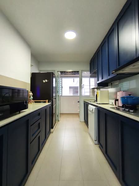 452A Bukit Batok West Avenue 6 HDB Flat For Sale at S$ 728,000 | PropertyGuru Singapore - Kitchen