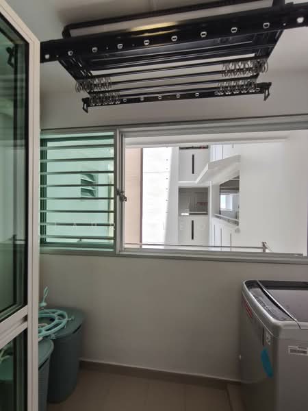 452A Bukit Batok West Avenue 6 HDB Flat For Sale at S$ 728,000 | PropertyGuru Singapore - Balcony