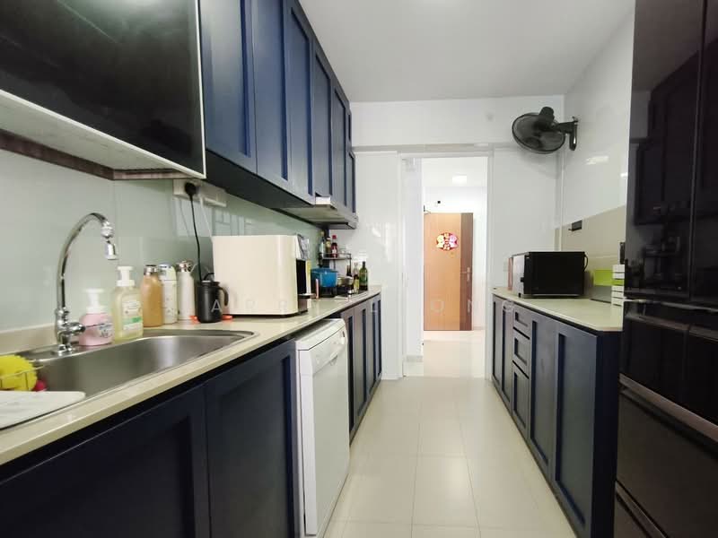 452A Bukit Batok West Avenue 6 HDB Flat For Sale at S$ 728,000 | PropertyGuru Singapore - Kitchen