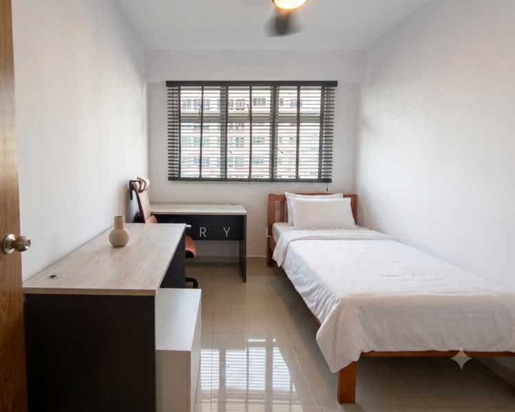 452A Bukit Batok West Avenue 6, 452A Bukit Batok West Avenue 6, 3 Bedrooms, 1,001 sqft, HDB Flat For Sale, by Larry Leong, 500090640 - Bedroom - PropertyGuru.com.sg