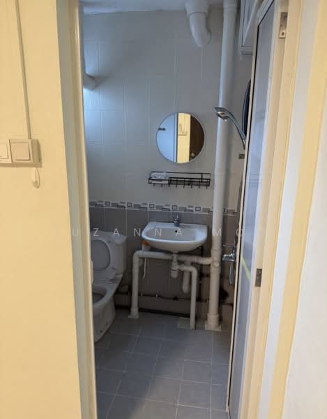 504 Ang Mo Kio Avenue 8, 504 Ang Mo Kio Avenue 8, 2 Bedrooms, 700 sqft, HDB Flat For Rent, by Suzanna Moo, 500090663 - Bathroom - PropertyGuru.com.sg