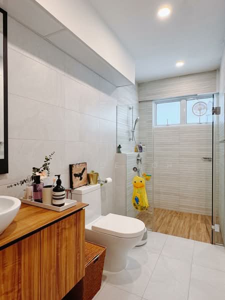 103 Lengkong Tiga HDB Flat For Sale at S$ 1,288,888 | PropertyGuru Singapore - Bathroom