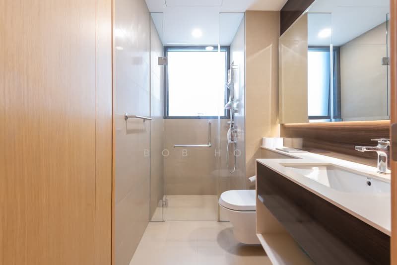 Commonwealth Towers Condominium For Sale at S$ 3,480,000 | PropertyGuru Singapore - Bathroom