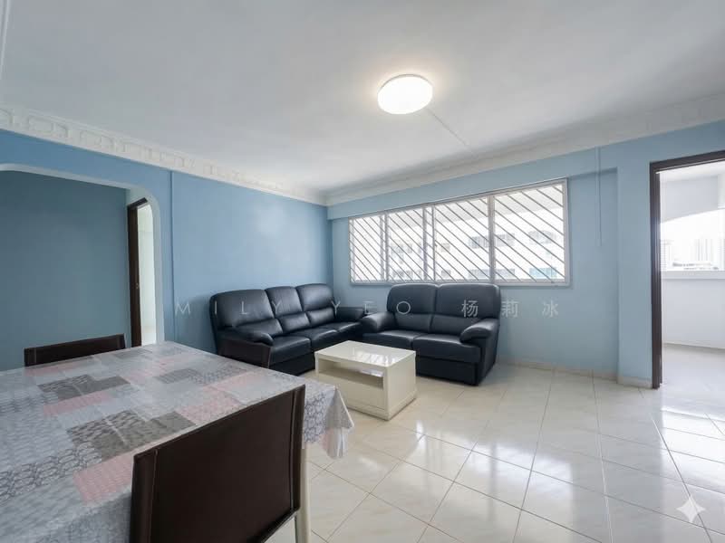 406 Sin Ming Avenue HDB Flat For Sale at S$ 800,000 | PropertyGuru Singapore - Living Room
