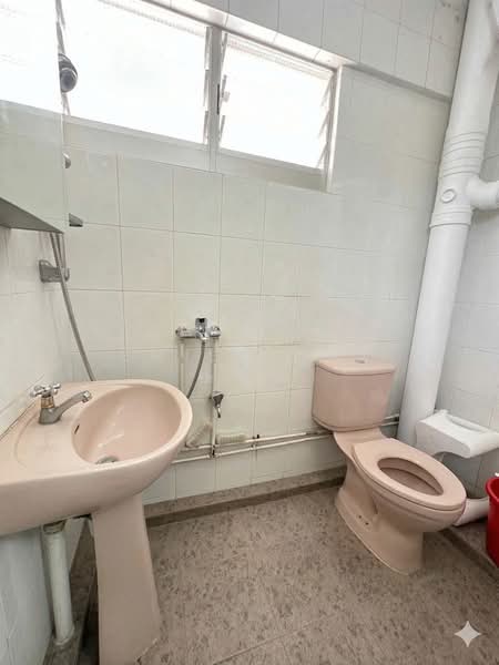 406 Sin Ming Avenue HDB Flat For Sale at S$ 800,000 | PropertyGuru Singapore - Bathroom