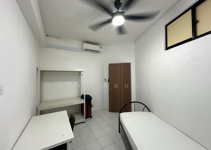 Sims 450 Centre, 450 Sims Avenue, Room Rental, 180 sqft, Walk-up Apartment For Rent, by Kathy Nguyen, 500090685 - Bedroom - PropertyGuru.com.sg