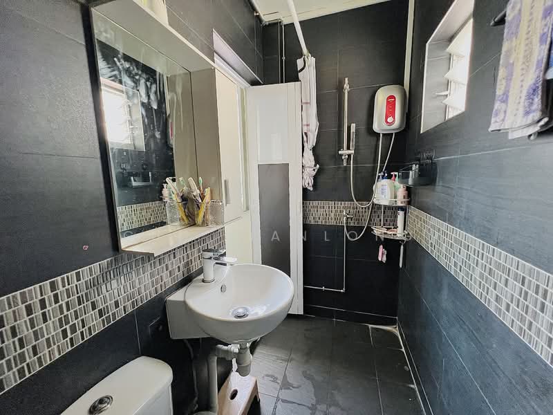 108 Gangsa Road HDB Flat For Sale at S$ 558,000 | PropertyGuru Singapore - Bathroom
