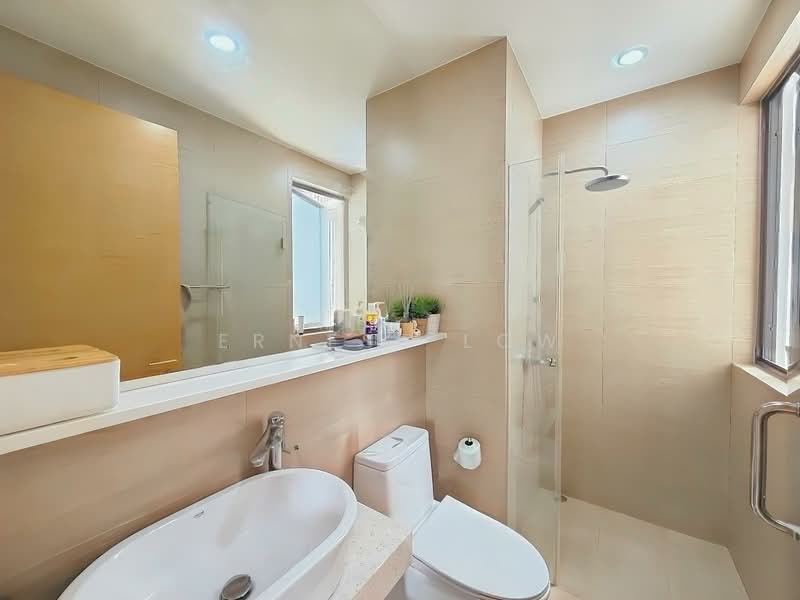 The Skywoods Condominium For Sale at S$ 1,880,000 | PropertyGuru Singapore - Bathroom