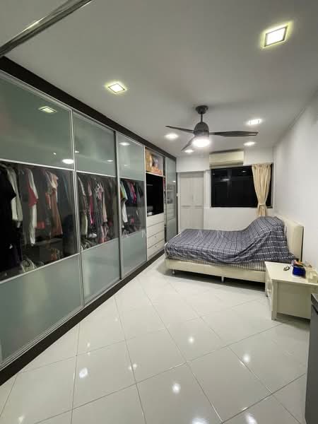 279 Tampines Street 22 HDB Flat For Sale at S$ 788,000 | PropertyGuru Singapore - Bedroom