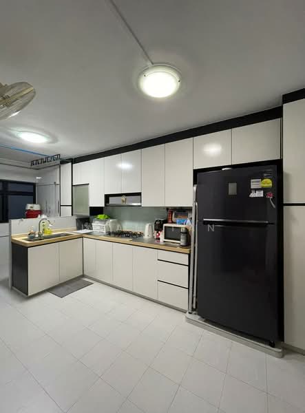 279 Tampines Street 22 HDB Flat For Sale at S$ 788,000 | PropertyGuru Singapore - Kitchen