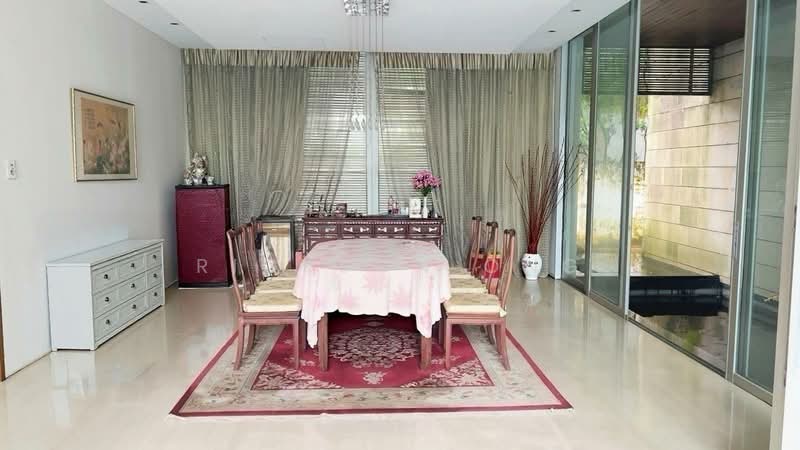 Bungalows at Caldecott Bungalow House For Sale at S$ 30,000,000 | PropertyGuru Singapore - Dining Room